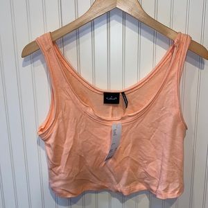 Crop Tank Top 🤍 perfect for the summer